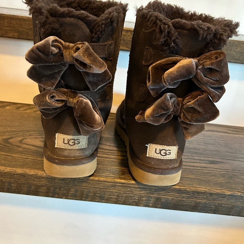 UGG Women’s Boots - Picture 4 of 5